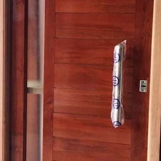 Puerta cedro con vidrio