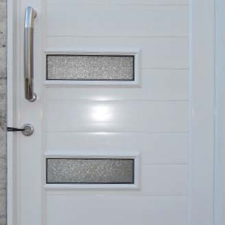 Puerta aluminio blanca